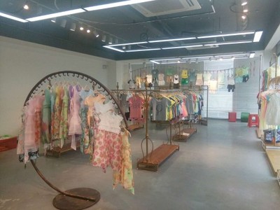 吉爾耐童裝品牌工廠尾貨廠家清倉(cāng)特批